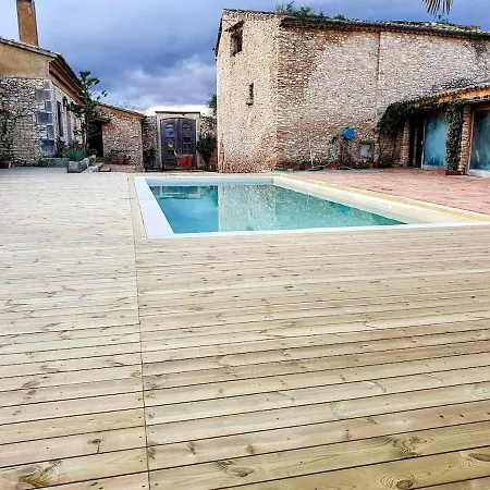 - Pool, Vineyards & Beaches *