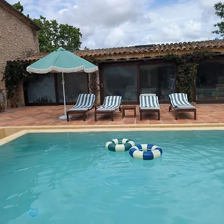 - Pool, Vineyards & Beaches *