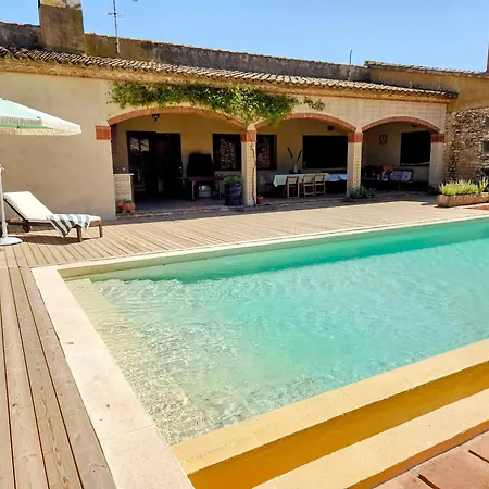 - Pool, Vineyards & Beaches *